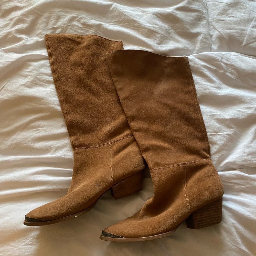 CHINESE LAUNDRY suede boots